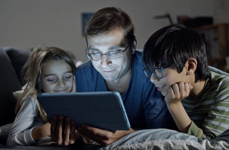 Parenting in the Modern Era; Navigating the Pros and Cons